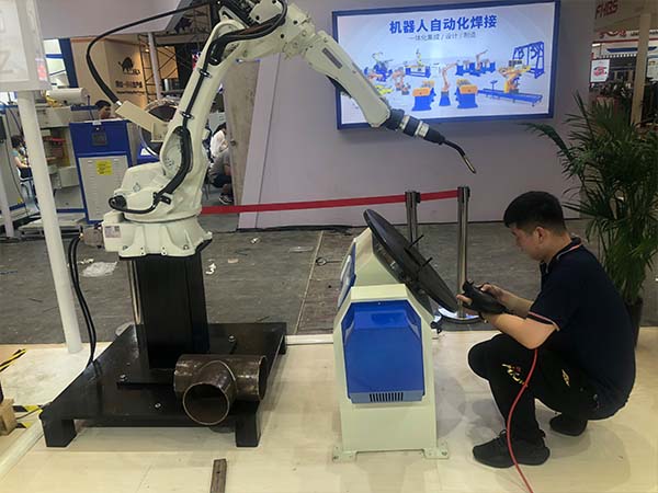 汽车配件焊接工作站的优势