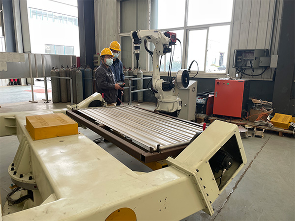 自動焊接機器人逐漸代替?zhèn)鹘y(tǒng)焊接，可以給企業(yè)帶來什么？